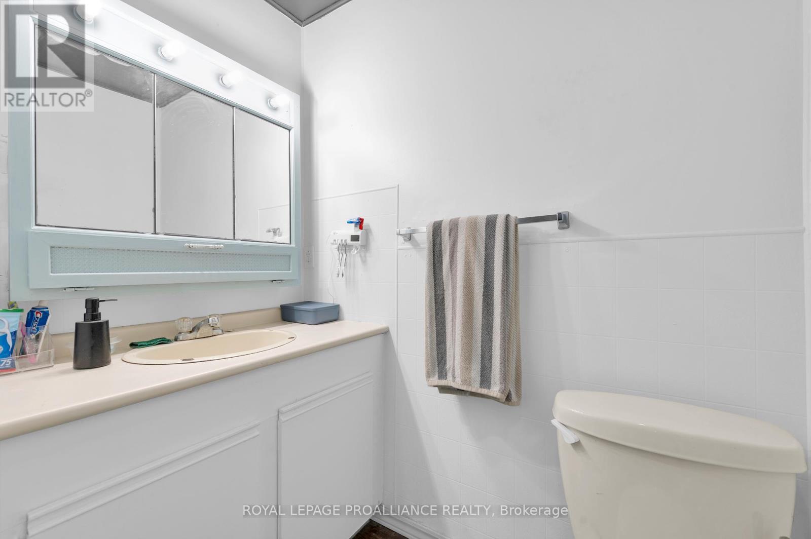 












27 THURLOW QUEEN STREET

,
Belleville (Thurlow Ward),




Ontario
K0K2V0

