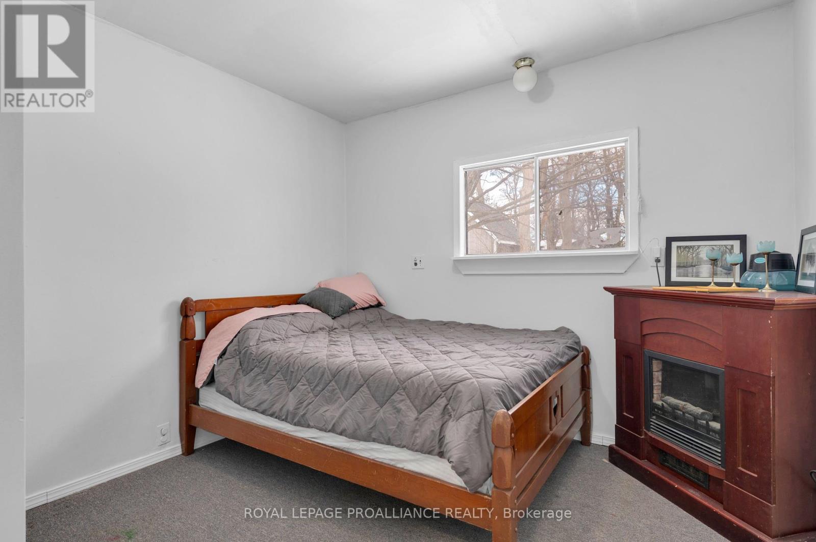 












27 THURLOW QUEEN STREET

,
Belleville (Thurlow Ward),




Ontario
K0K2V0

