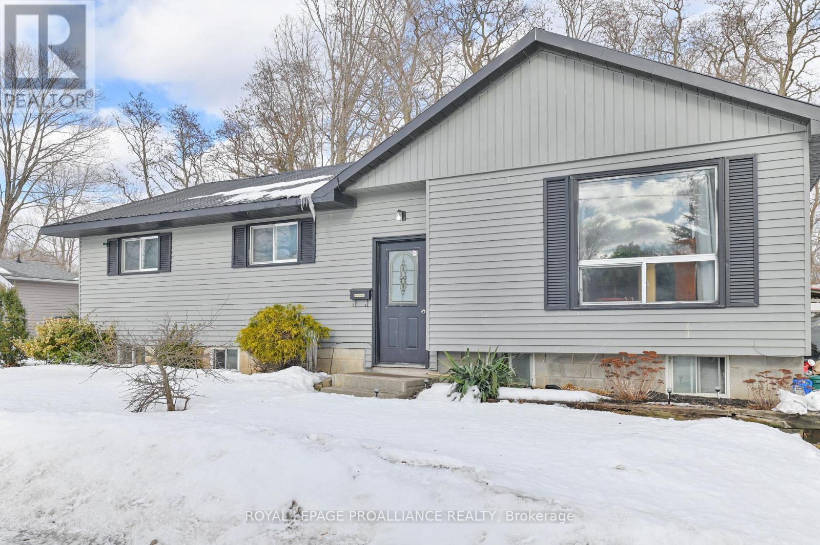 












27 THURLOW QUEEN STREET

,
Belleville (Thurlow Ward),




Ontario
K0K2V0

