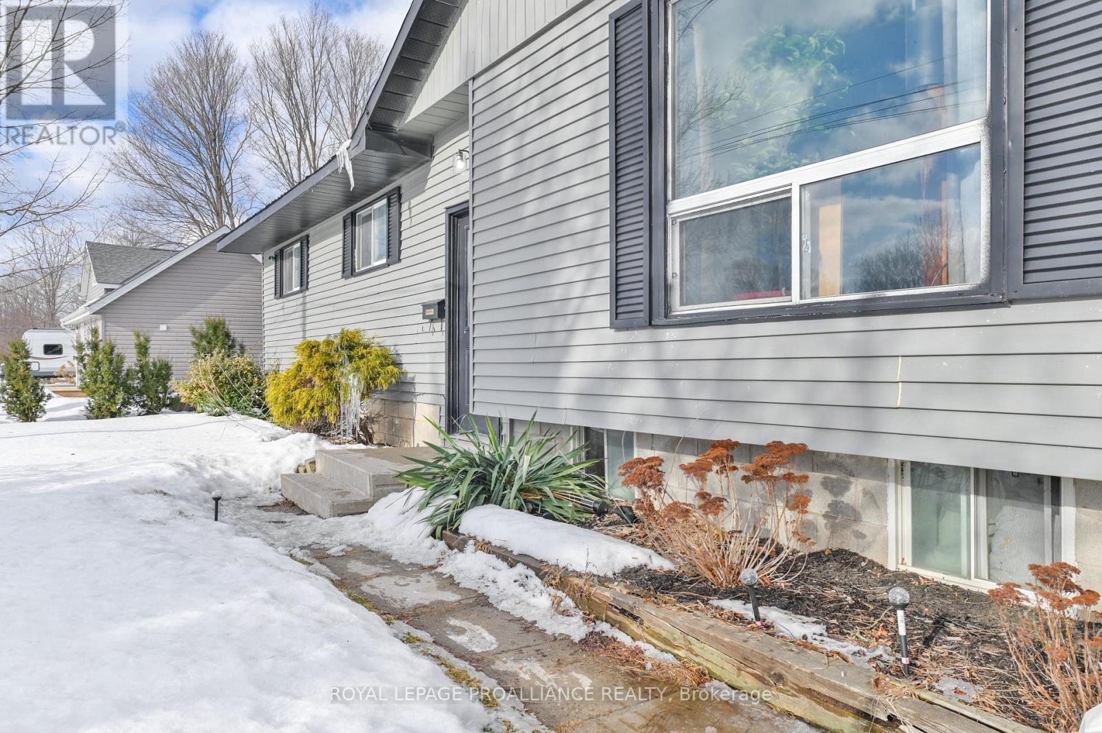 












27 THURLOW QUEEN STREET

,
Belleville (Thurlow Ward),




Ontario
K0K2V0

