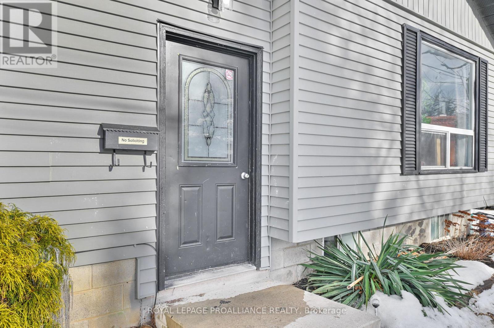 












27 THURLOW QUEEN STREET

,
Belleville (Thurlow Ward),




Ontario
K0K2V0

