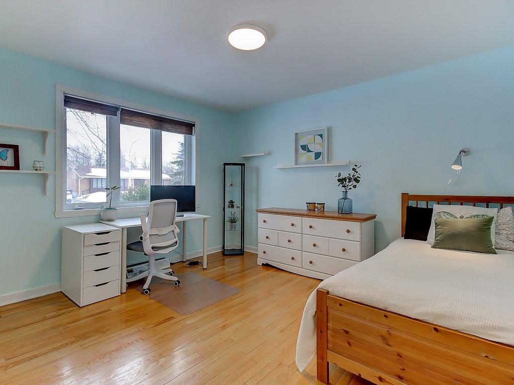 









1291


Rue de Carillon

,
Saint-Bruno-de-Montarville,




QC
J3V3G1

