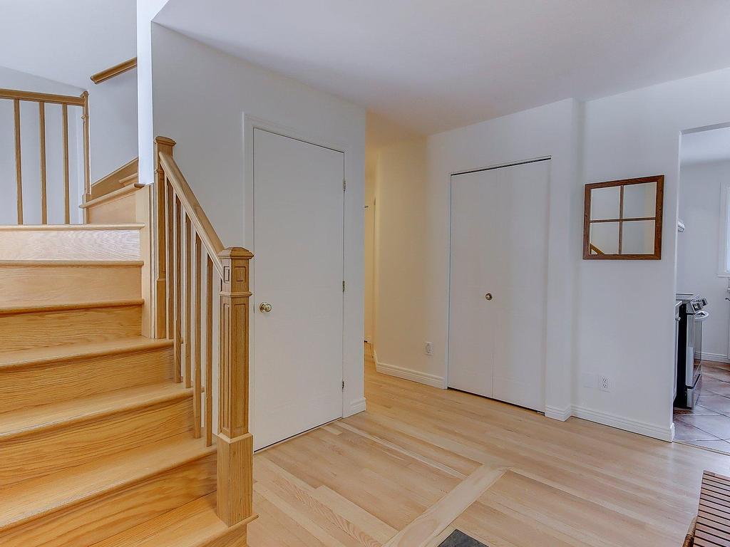 









1291


Rue de Carillon

,
Saint-Bruno-de-Montarville,




QC
J3V3G1


