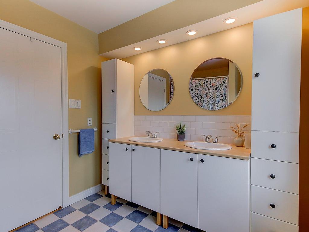 









1291


Rue de Carillon

,
Saint-Bruno-de-Montarville,




QC
J3V3G1

