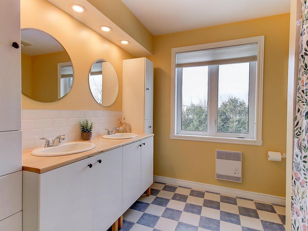 









1291


Rue de Carillon

,
Saint-Bruno-de-Montarville,




QC
J3V3G1

