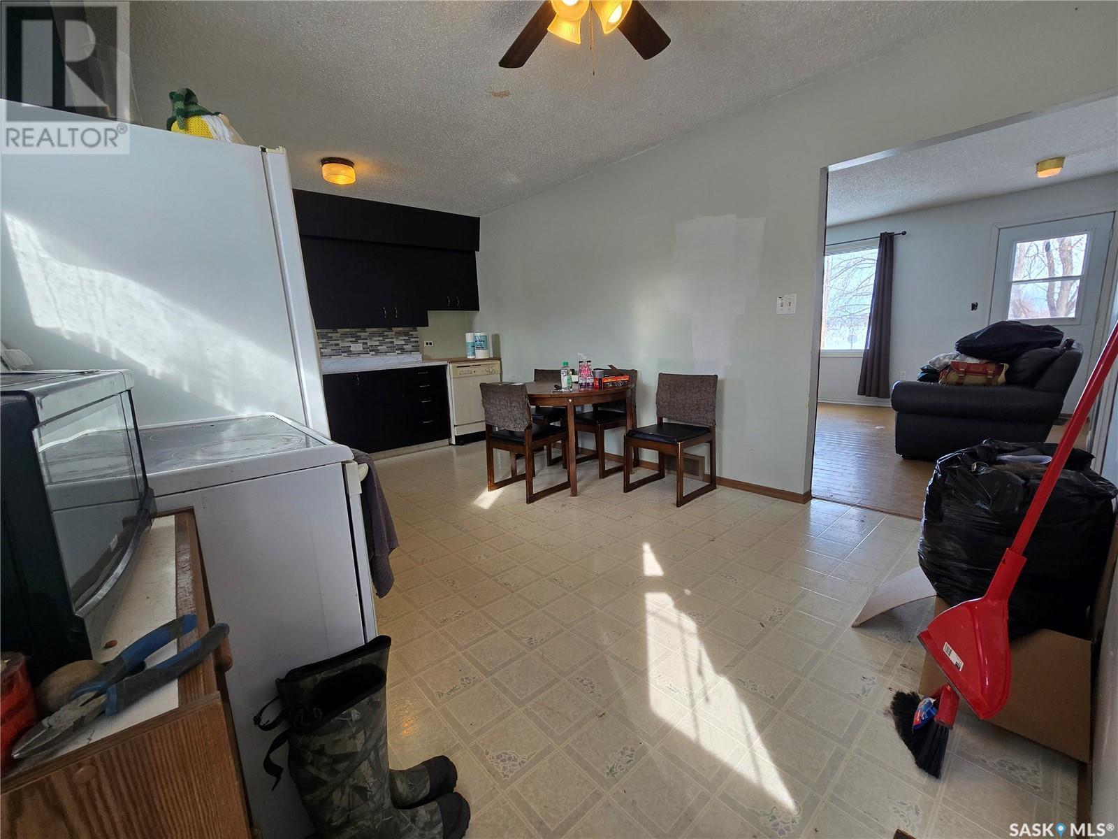 












33 4th AVENUE E

,
Central Butte,




Saskatchewan
S0H0A1

