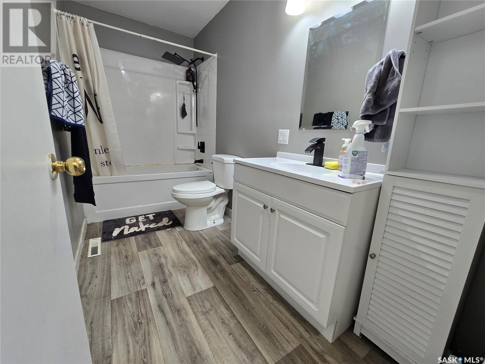












33 4th AVENUE E

,
Central Butte,




Saskatchewan
S0H0A1

