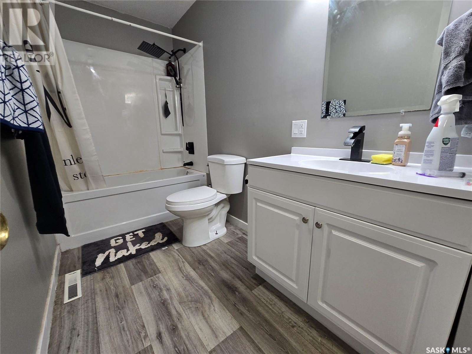 












33 4th AVENUE E

,
Central Butte,




Saskatchewan
S0H0A1

