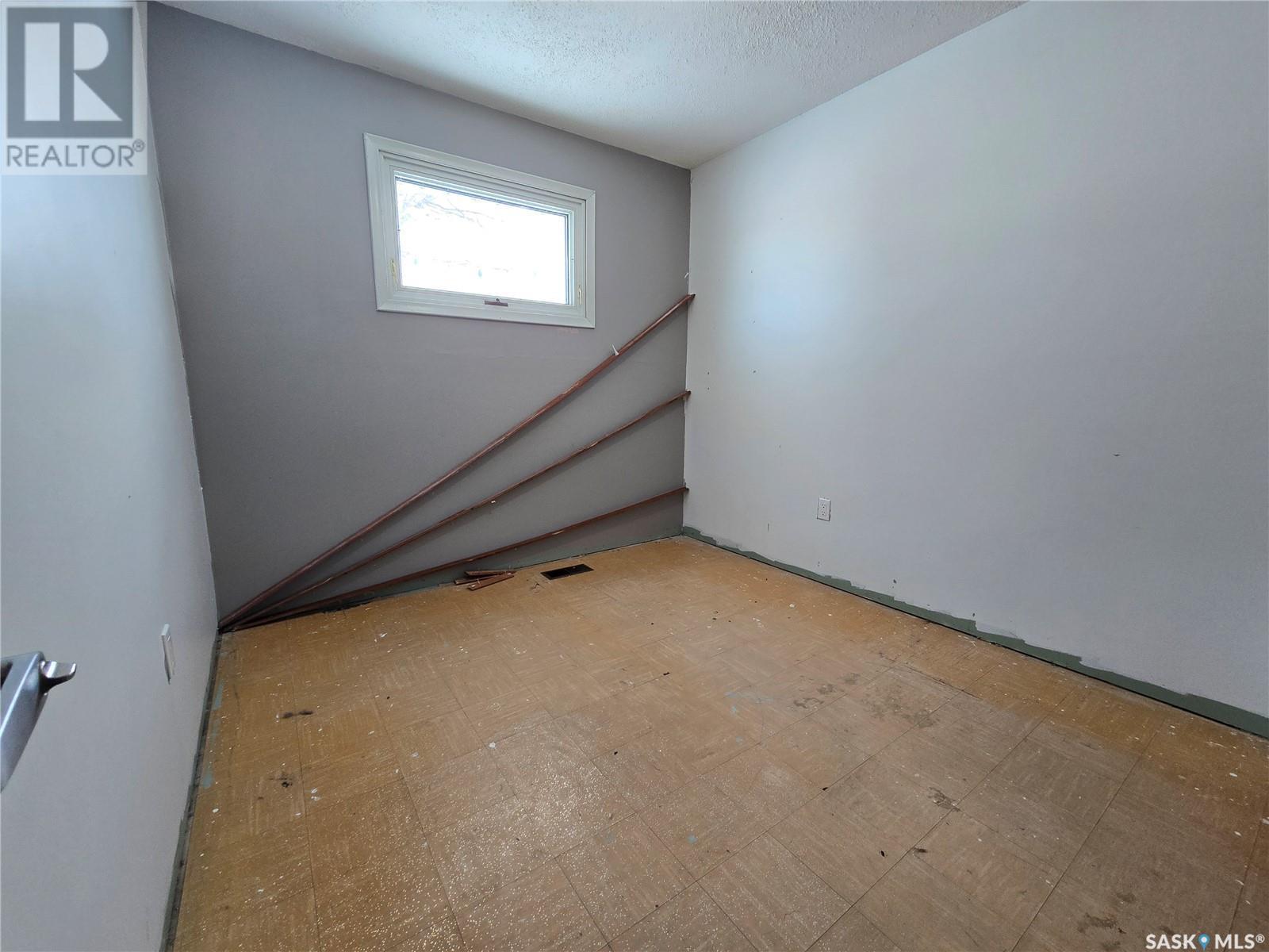












33 4th AVENUE E

,
Central Butte,




Saskatchewan
S0H0A1

