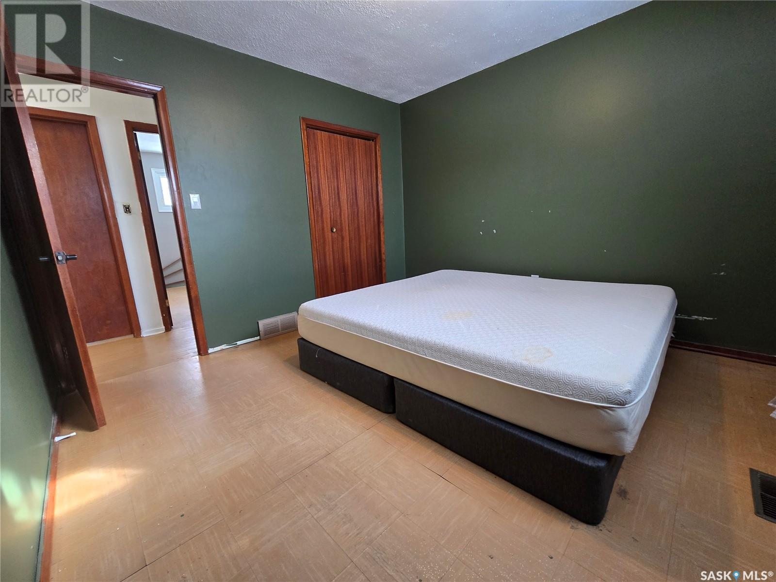 












33 4th AVENUE E

,
Central Butte,




Saskatchewan
S0H0A1

