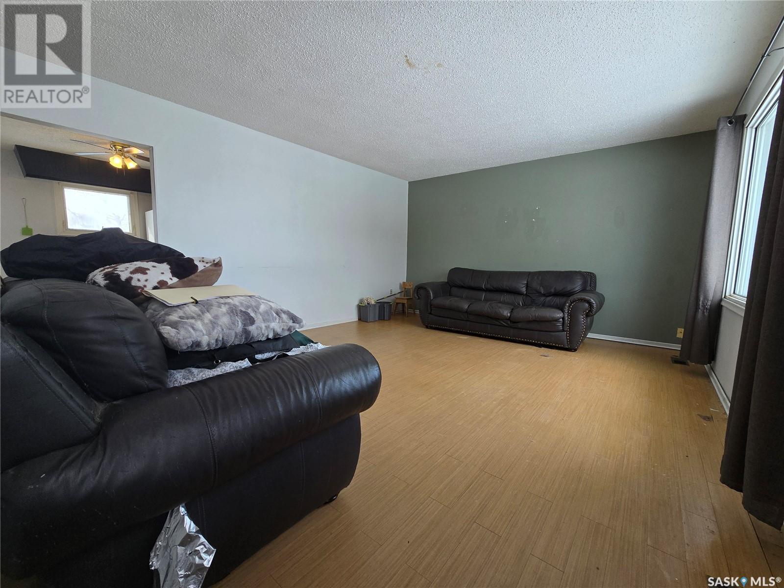 












33 4th AVENUE E

,
Central Butte,




Saskatchewan
S0H0A1

