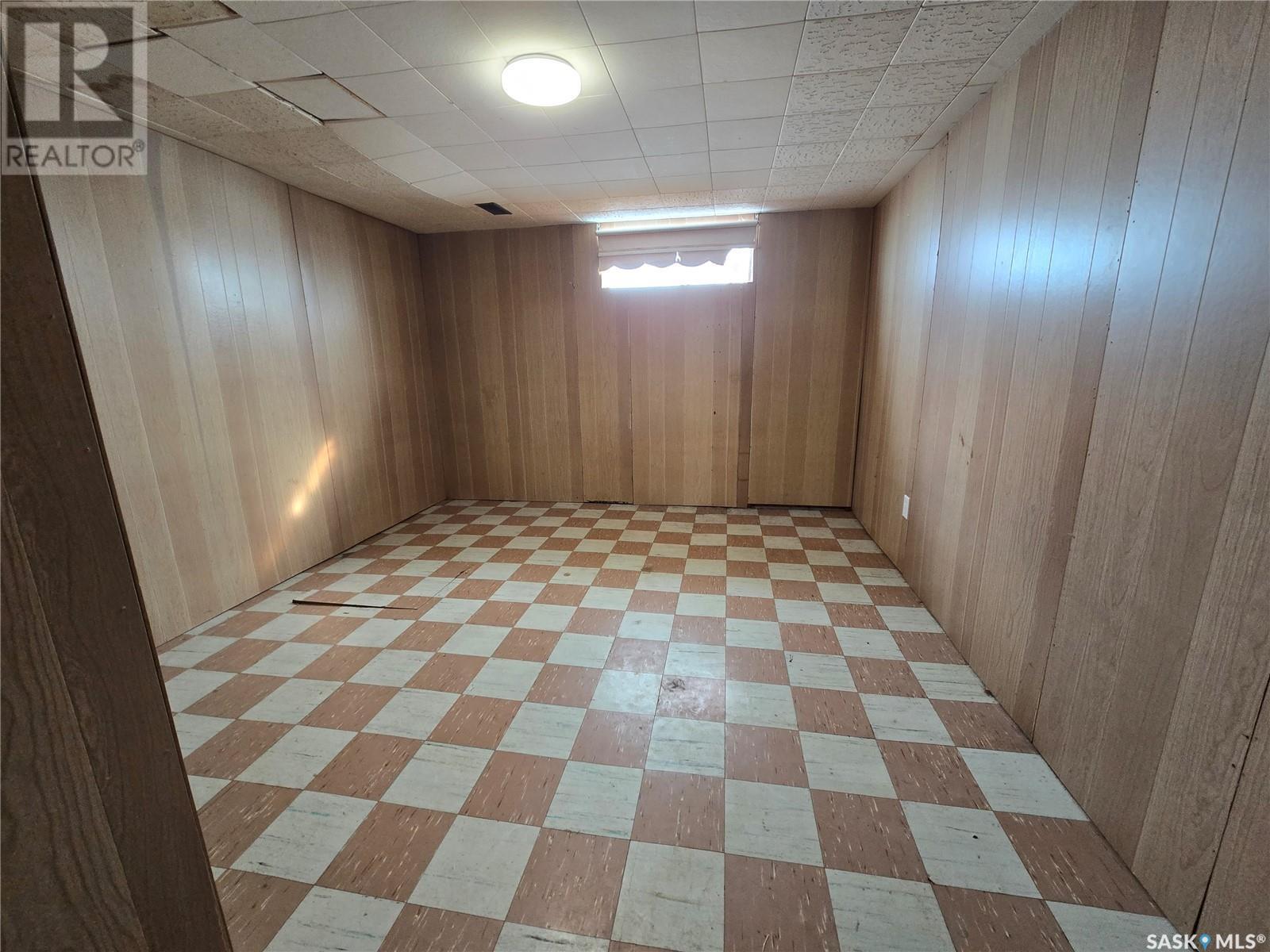 












33 4th AVENUE E

,
Central Butte,




Saskatchewan
S0H0A1

