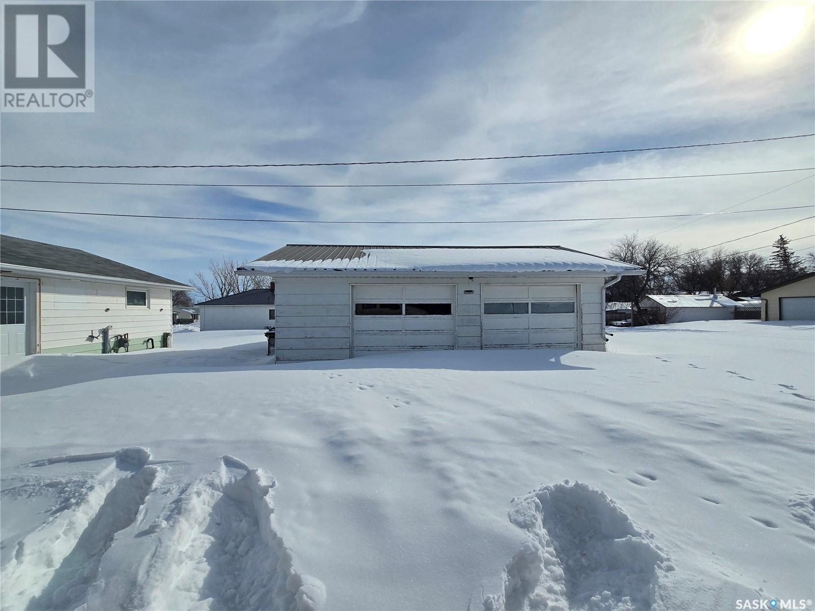 












33 4th AVENUE E

,
Central Butte,




Saskatchewan
S0H0A1

