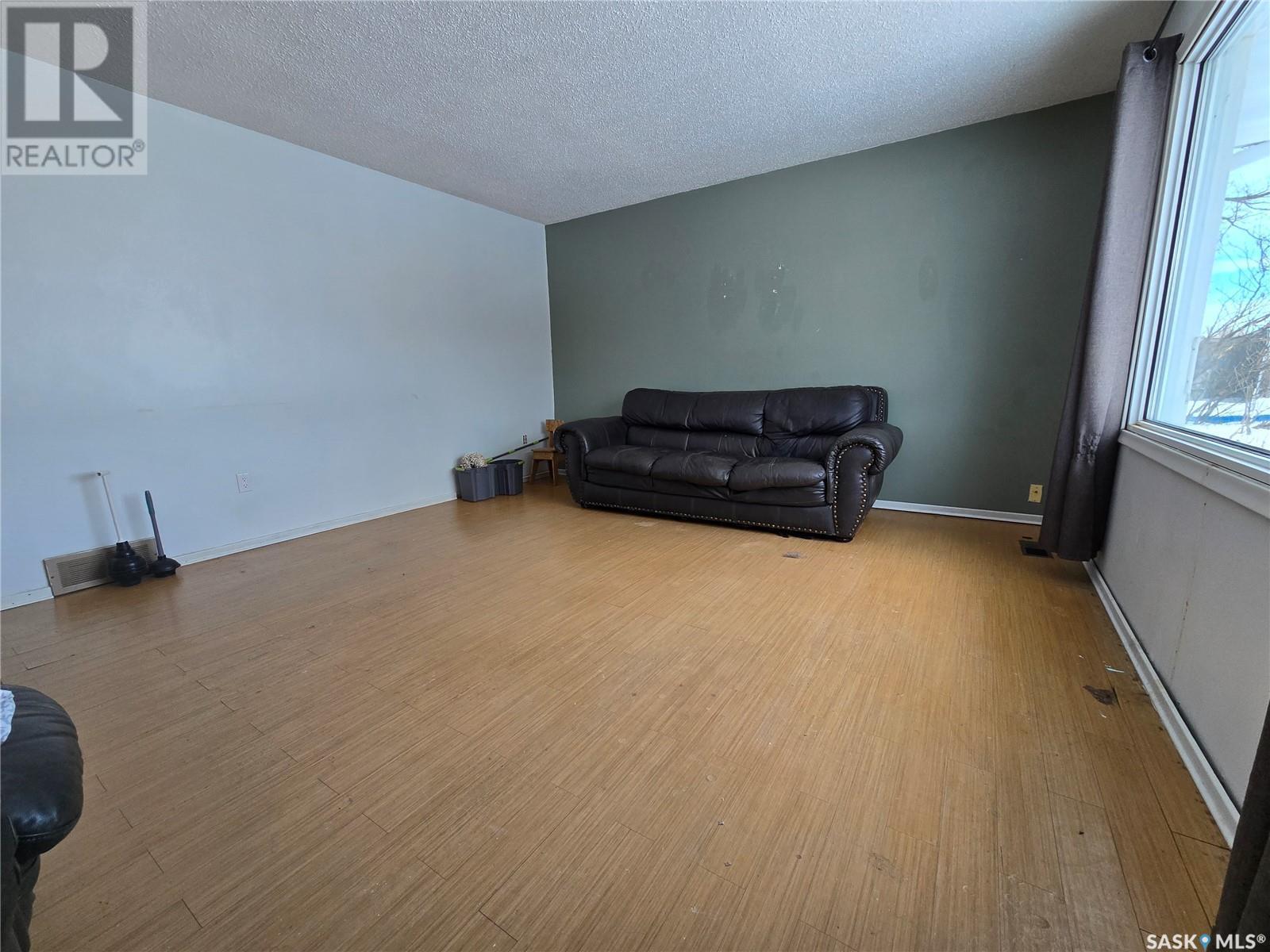 












33 4th AVENUE E

,
Central Butte,




Saskatchewan
S0H0A1

