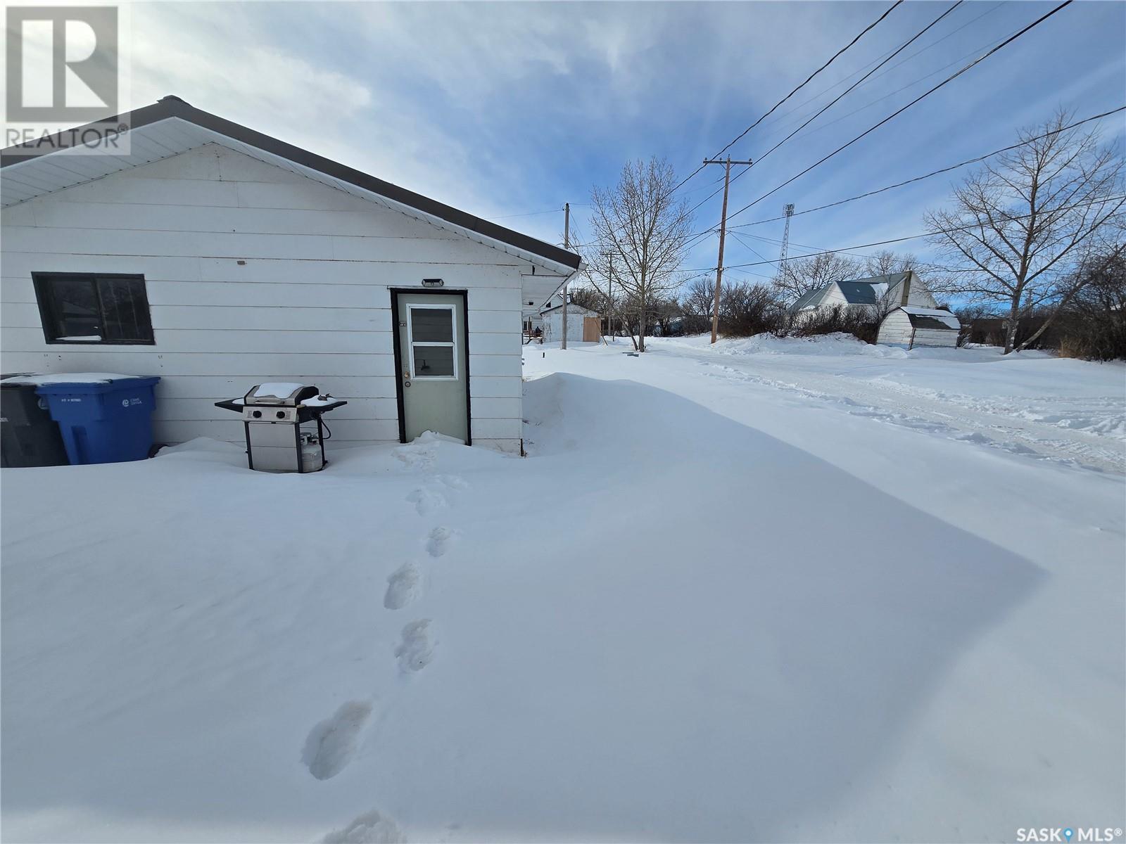 












33 4th AVENUE E

,
Central Butte,




Saskatchewan
S0H0A1

