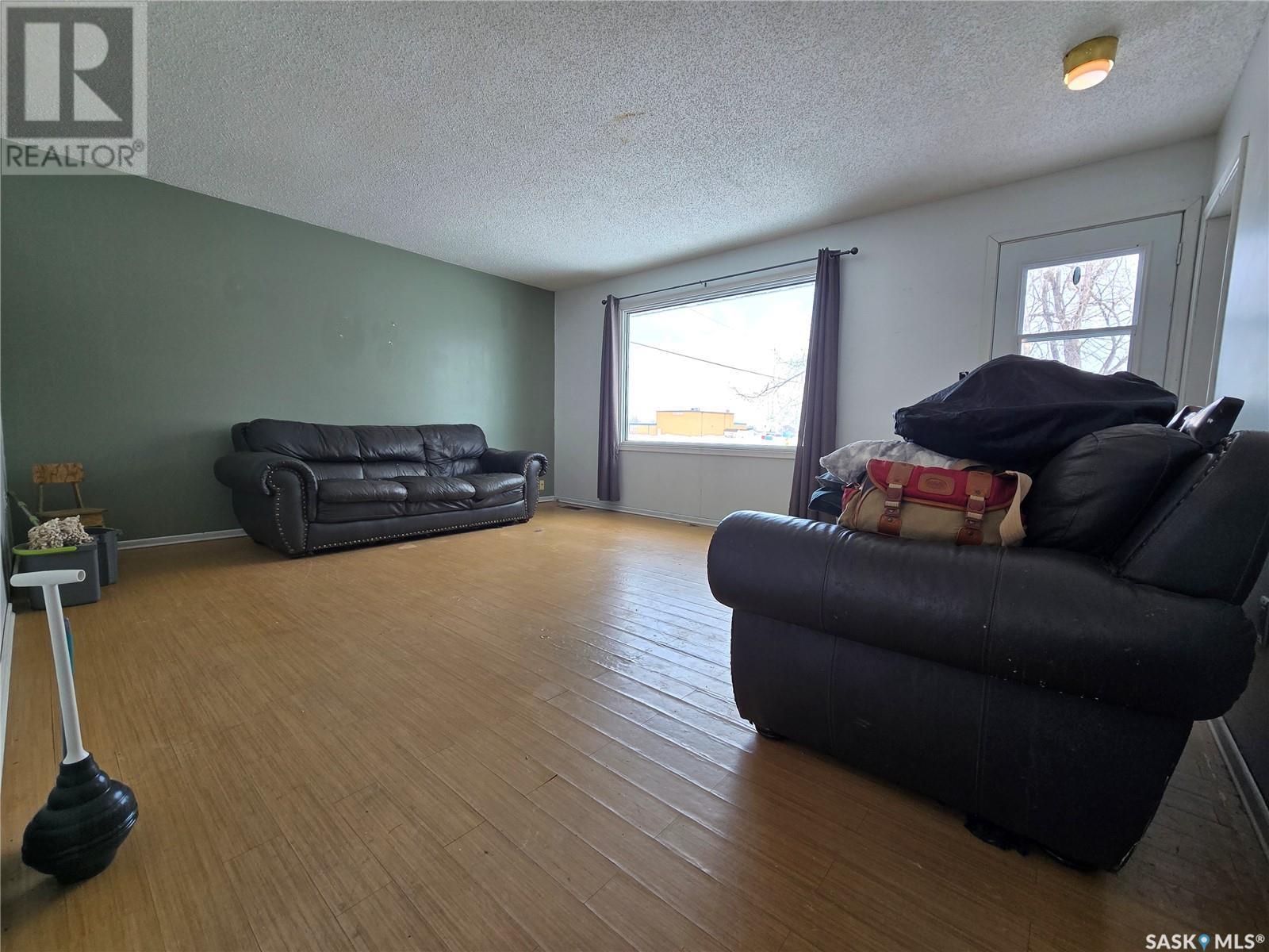 












33 4th AVENUE E

,
Central Butte,




Saskatchewan
S0H0A1

