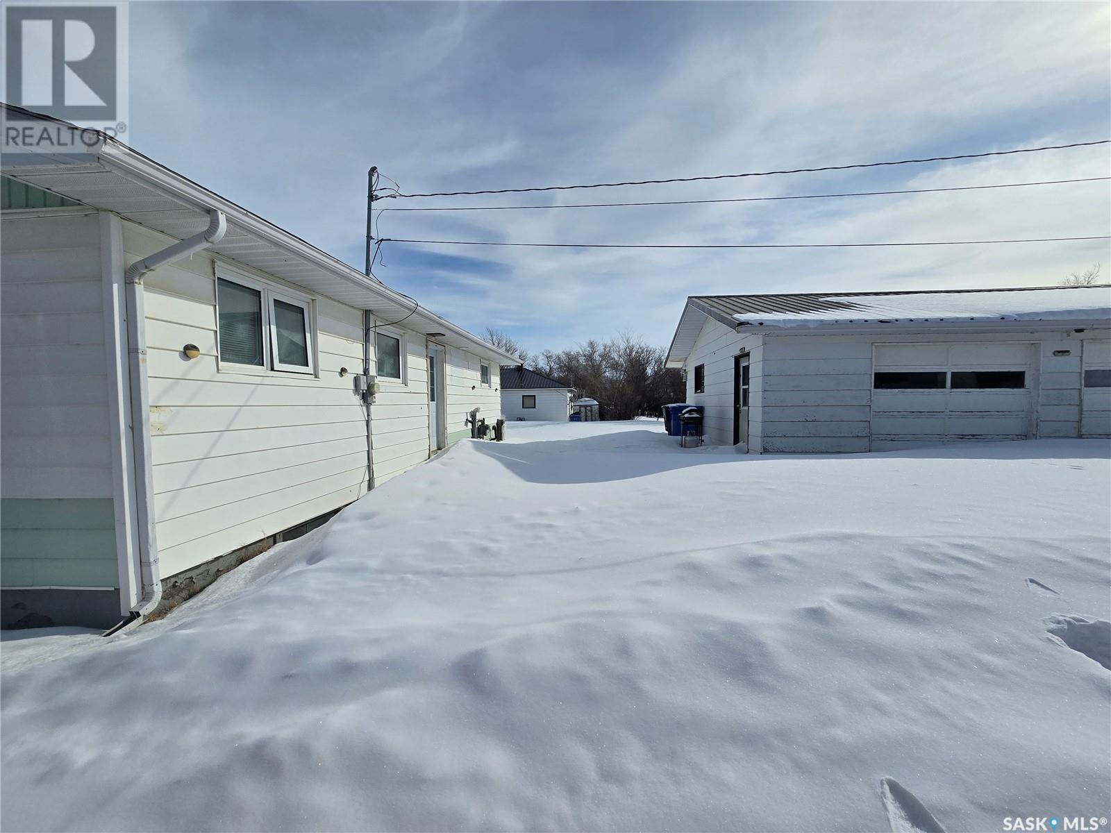 












33 4th AVENUE E

,
Central Butte,




Saskatchewan
S0H0A1

