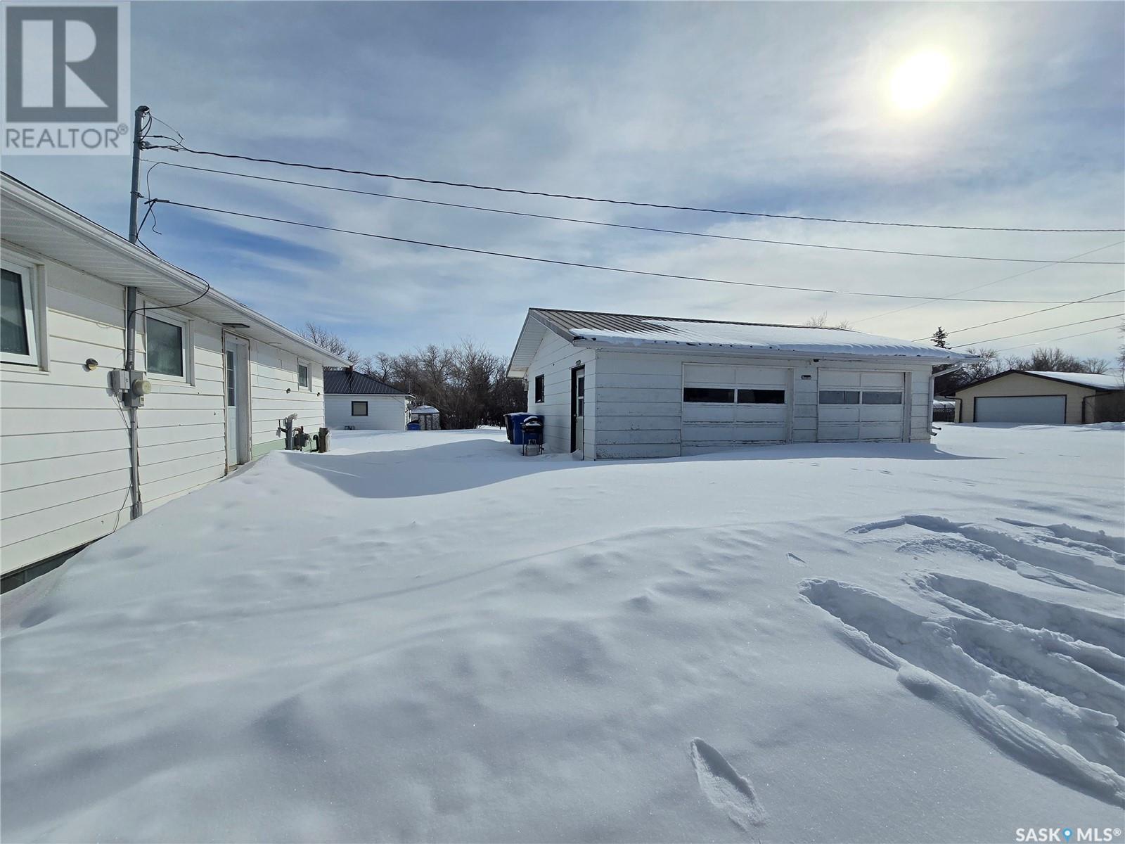 












33 4th AVENUE E

,
Central Butte,




Saskatchewan
S0H0A1

