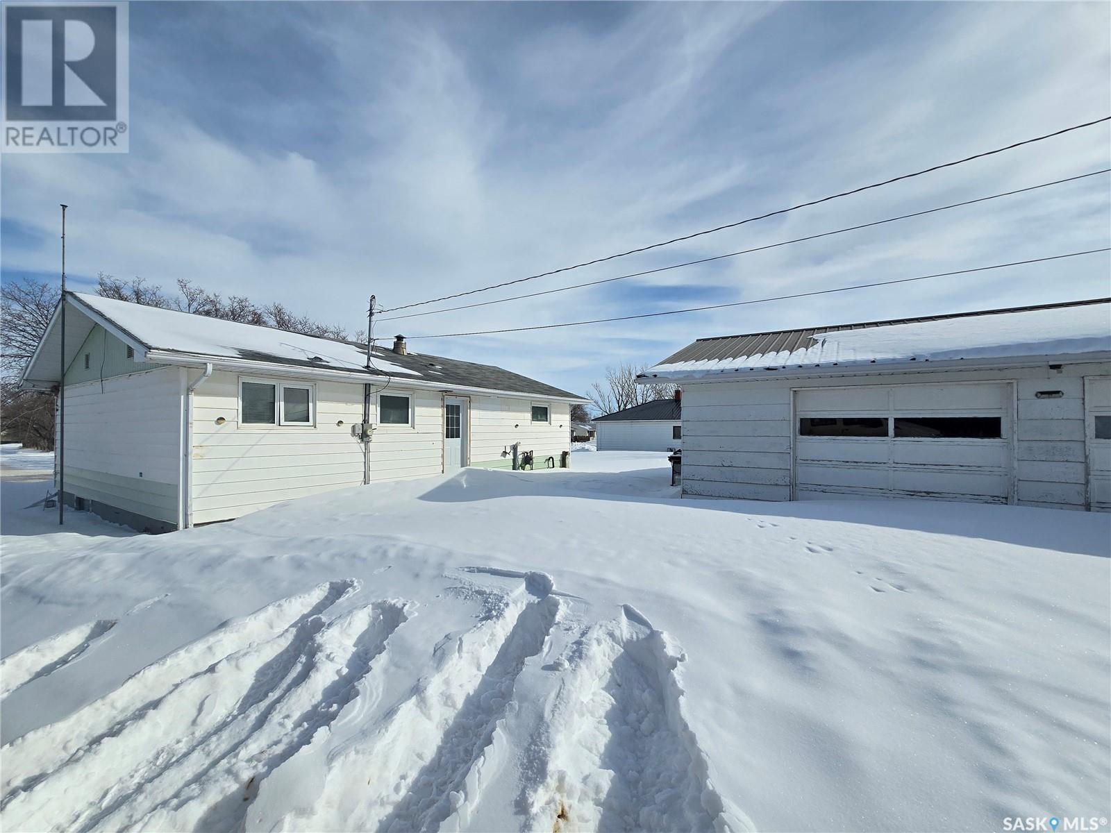 












33 4th AVENUE E

,
Central Butte,




Saskatchewan
S0H0A1

