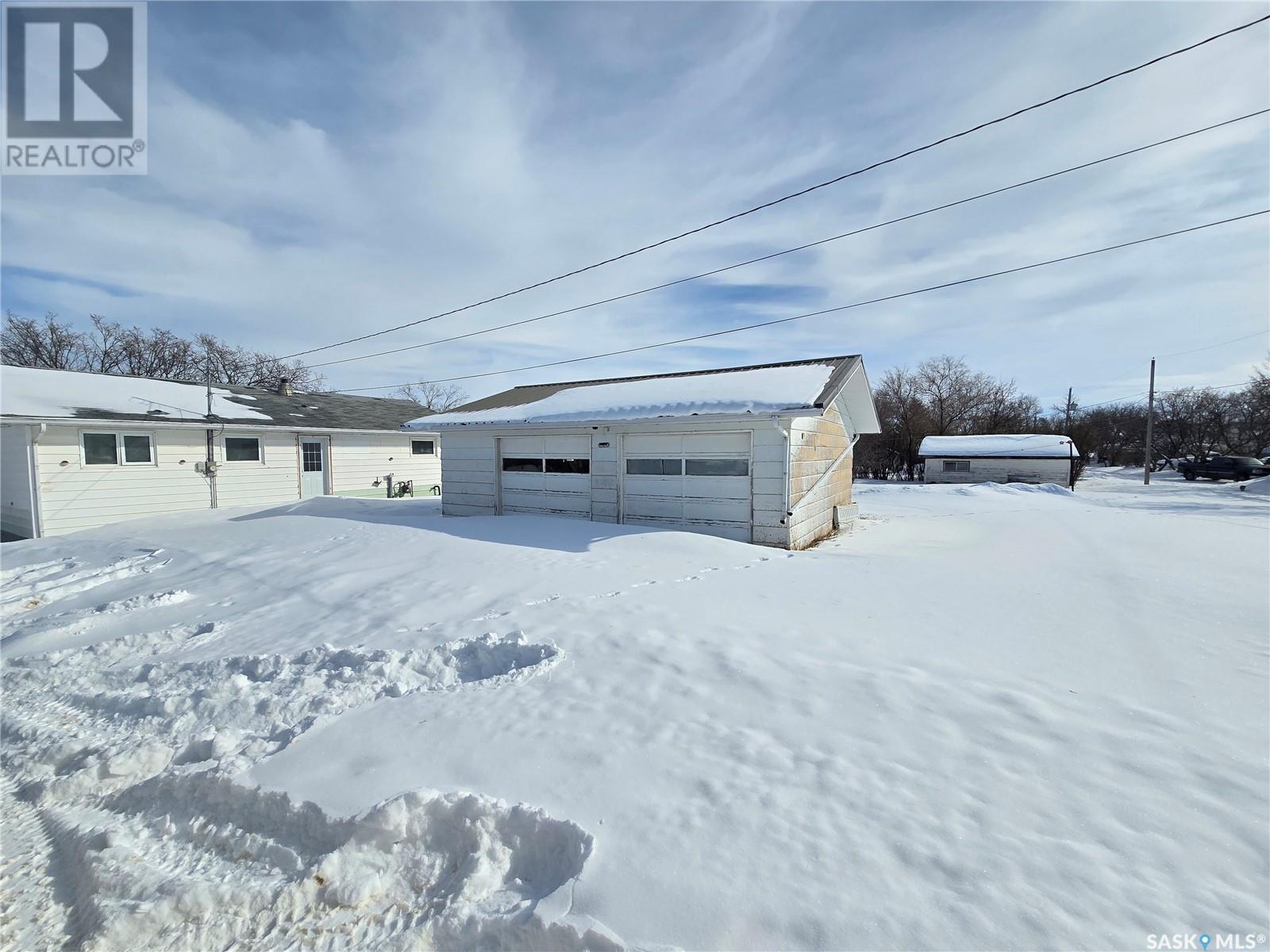 












33 4th AVENUE E

,
Central Butte,




Saskatchewan
S0H0A1

