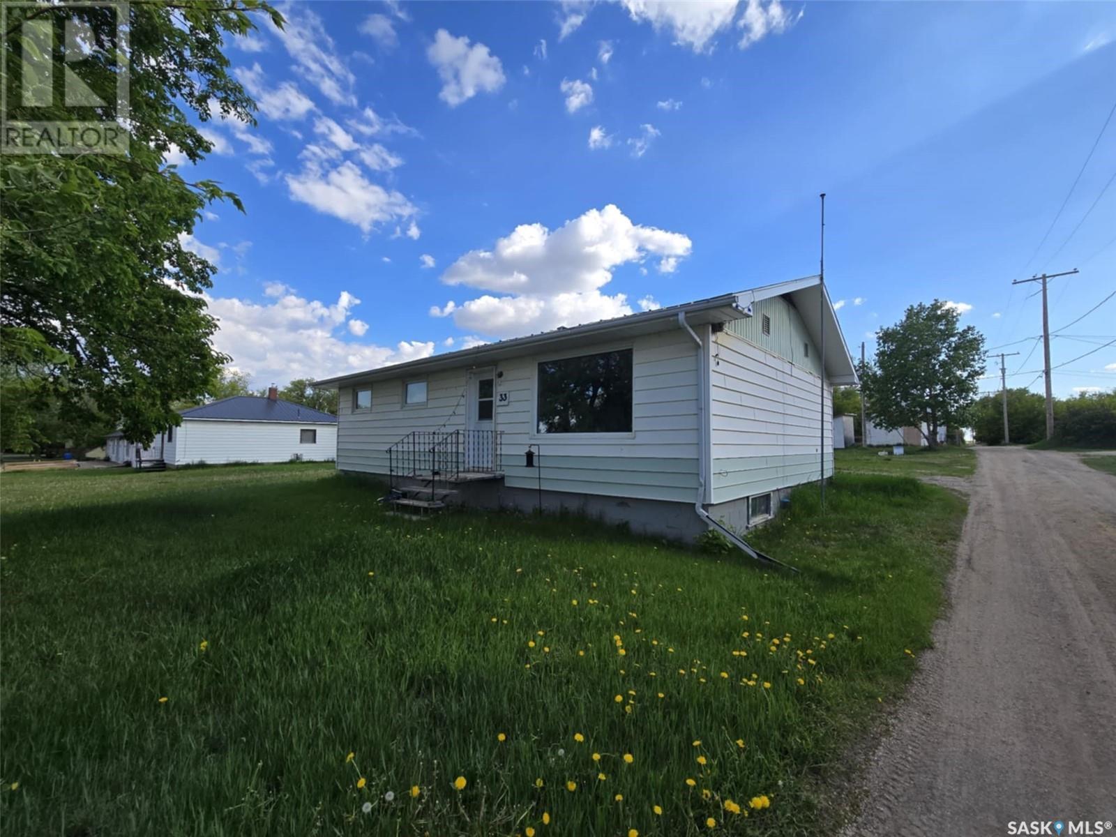 












33 4th AVENUE E

,
Central Butte,




Saskatchewan
S0H0A1

