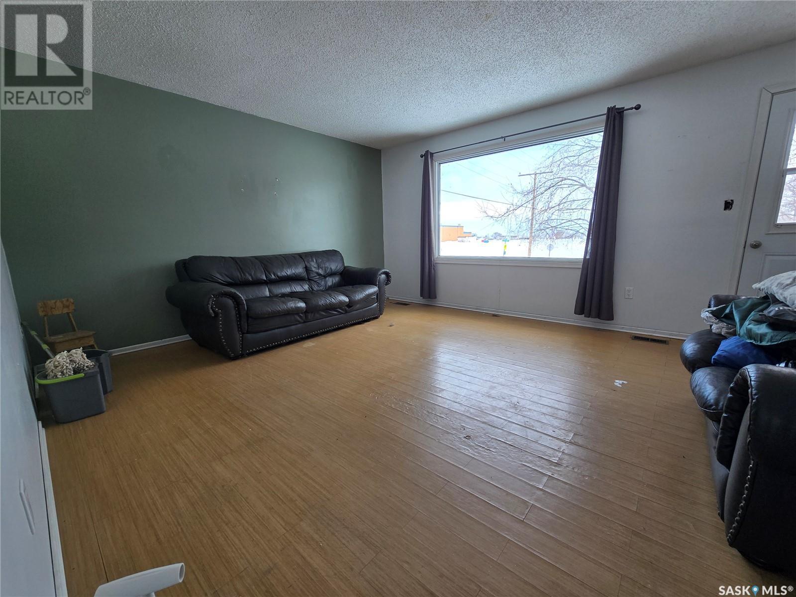 












33 4th AVENUE E

,
Central Butte,




Saskatchewan
S0H0A1

