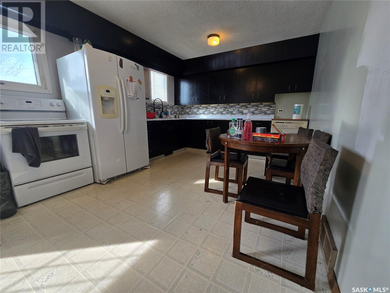 












33 4th AVENUE E

,
Central Butte,




Saskatchewan
S0H0A1

