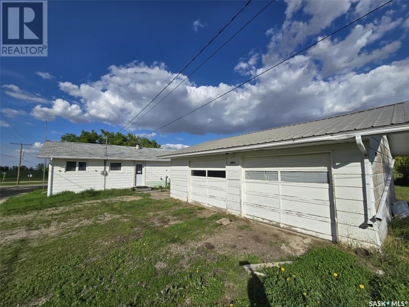 












33 4th AVENUE E

,
Central Butte,




Saskatchewan
S0H0A1

