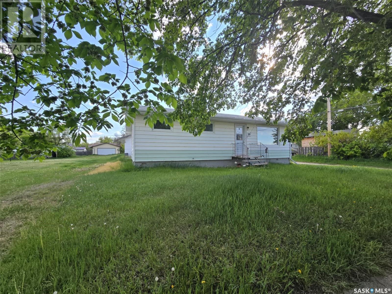 












33 4th AVENUE E

,
Central Butte,




Saskatchewan
S0H0A1

