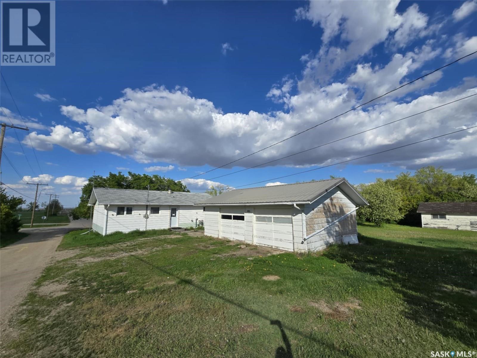 












33 4th AVENUE E

,
Central Butte,




Saskatchewan
S0H0A1

