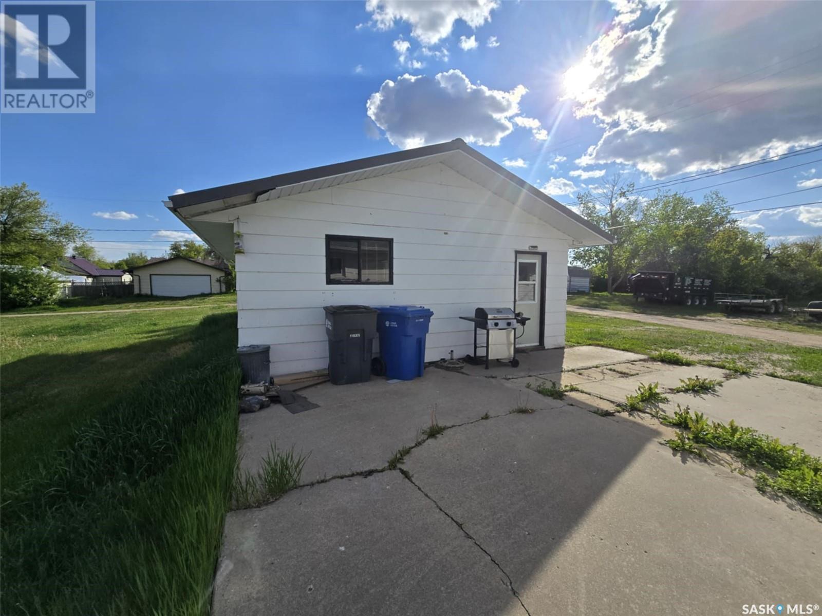 












33 4th AVENUE E

,
Central Butte,




Saskatchewan
S0H0A1

