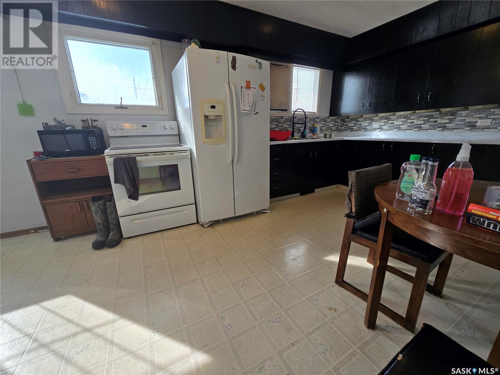 












33 4th AVENUE E

,
Central Butte,




Saskatchewan
S0H0A1

