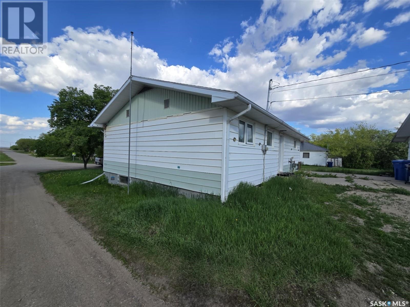 












33 4th AVENUE E

,
Central Butte,




Saskatchewan
S0H0A1

