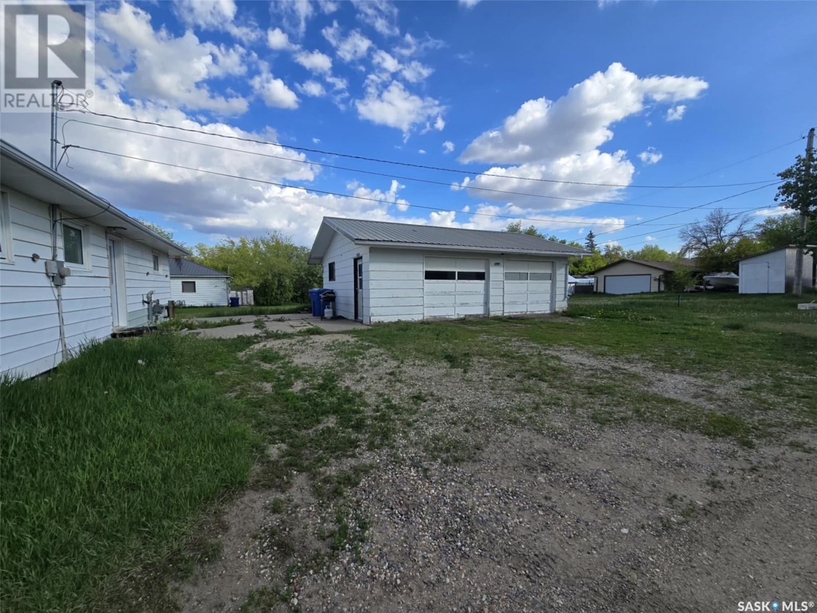 












33 4th AVENUE E

,
Central Butte,




Saskatchewan
S0H0A1

