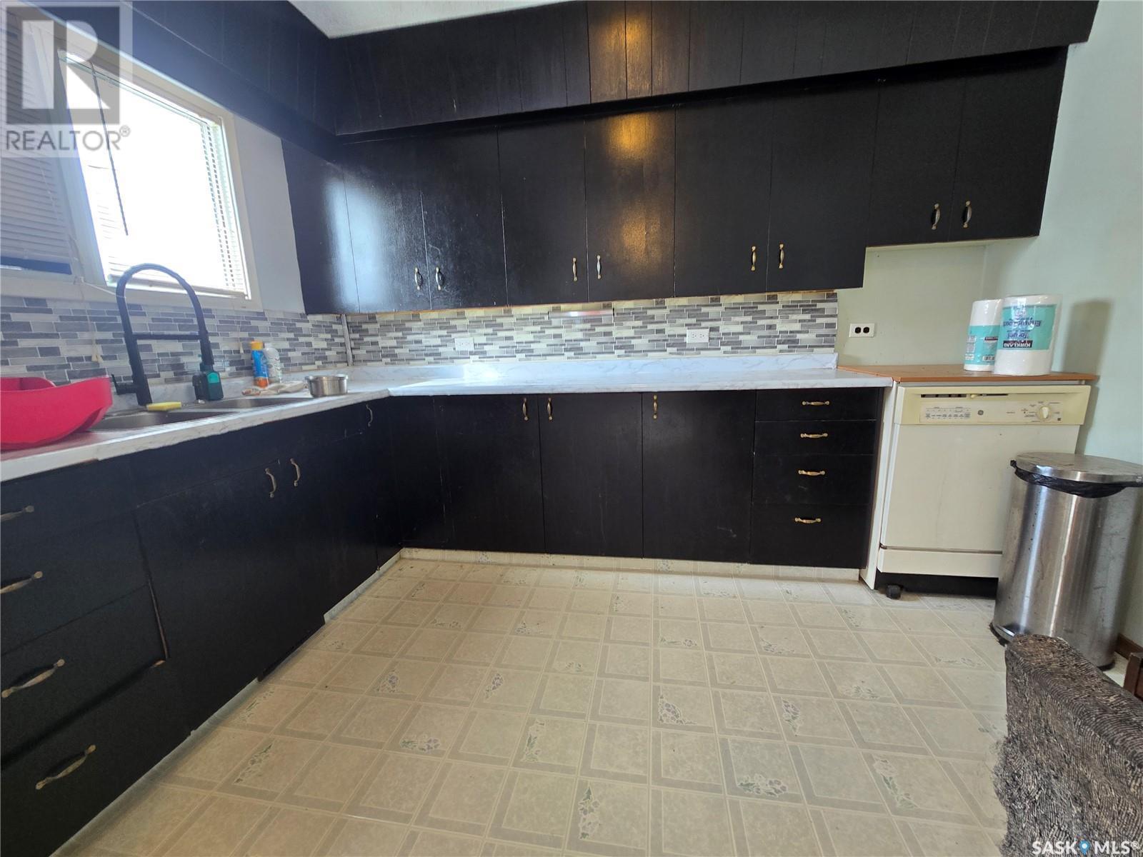 












33 4th AVENUE E

,
Central Butte,




Saskatchewan
S0H0A1

