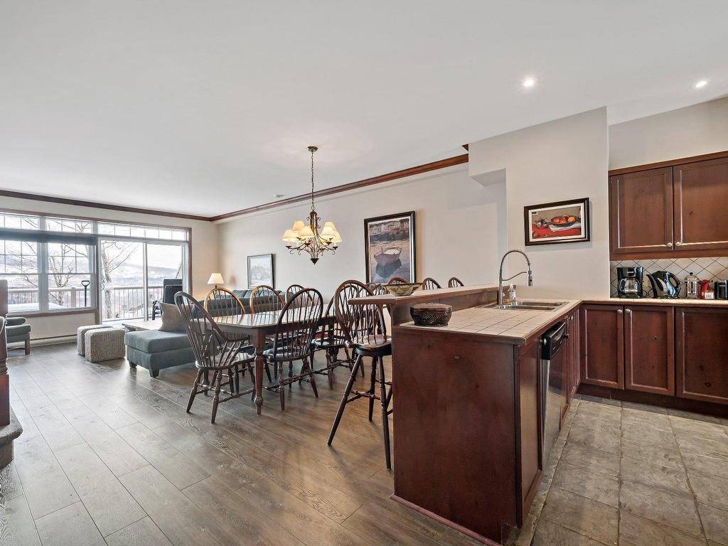 









305


Rue du Mont-Plaisant

, 5,
Mont-Tremblant,




QC
J8E1L2

