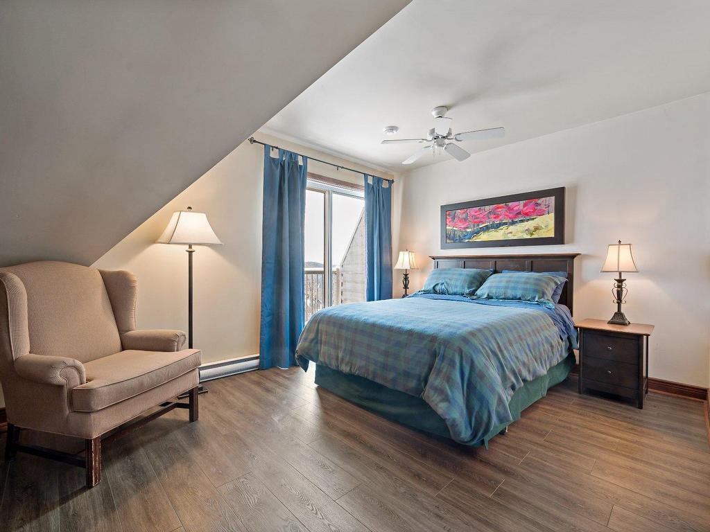 









305


Rue du Mont-Plaisant

, 5,
Mont-Tremblant,




QC
J8E1L2

