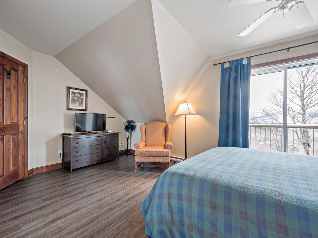









305


Rue du Mont-Plaisant

, 5,
Mont-Tremblant,




QC
J8E1L2

