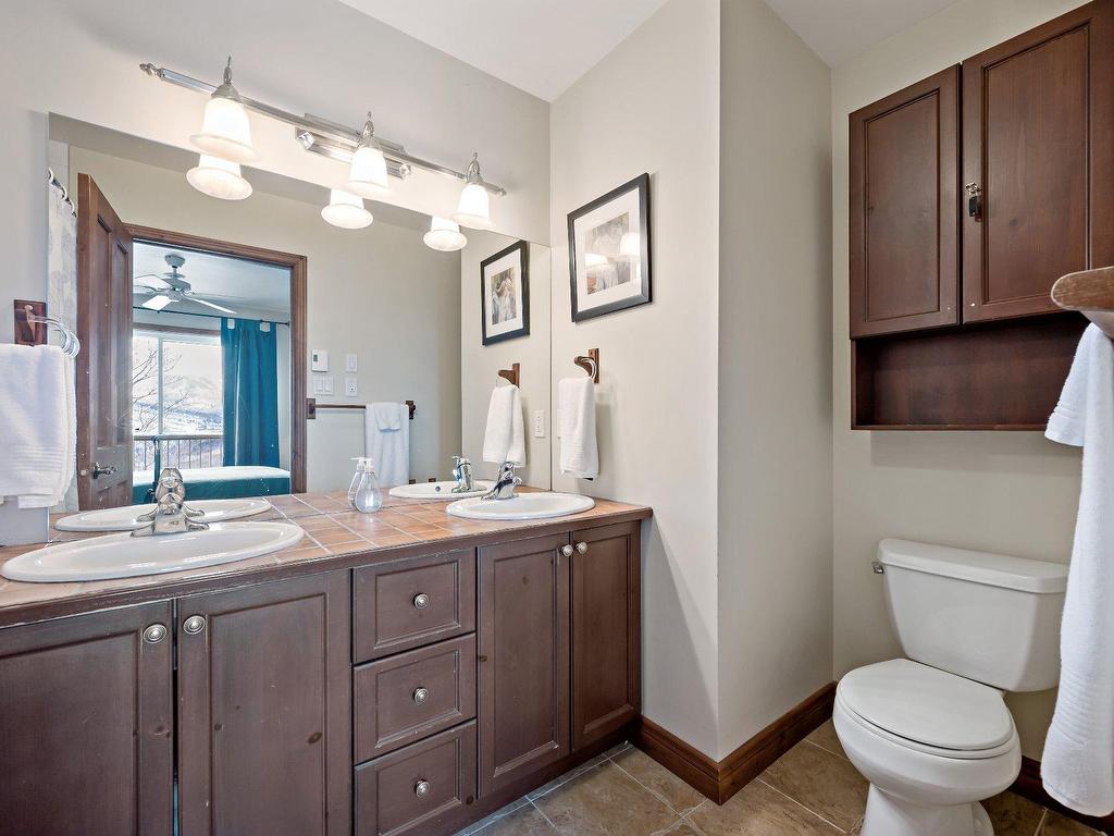 









305


Rue du Mont-Plaisant

, 5,
Mont-Tremblant,




QC
J8E1L2

