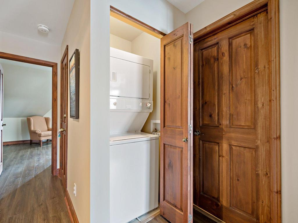 









305


Rue du Mont-Plaisant

, 5,
Mont-Tremblant,




QC
J8E1L2

