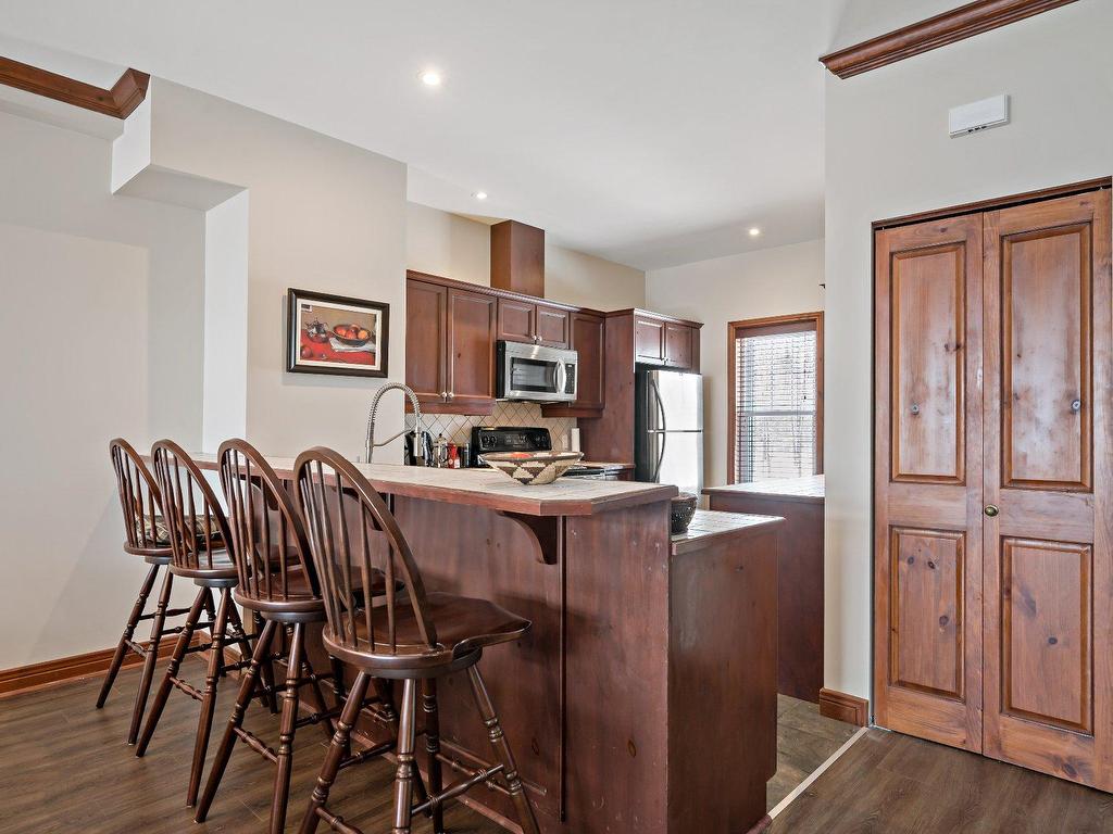 









305


Rue du Mont-Plaisant

, 5,
Mont-Tremblant,




QC
J8E1L2

