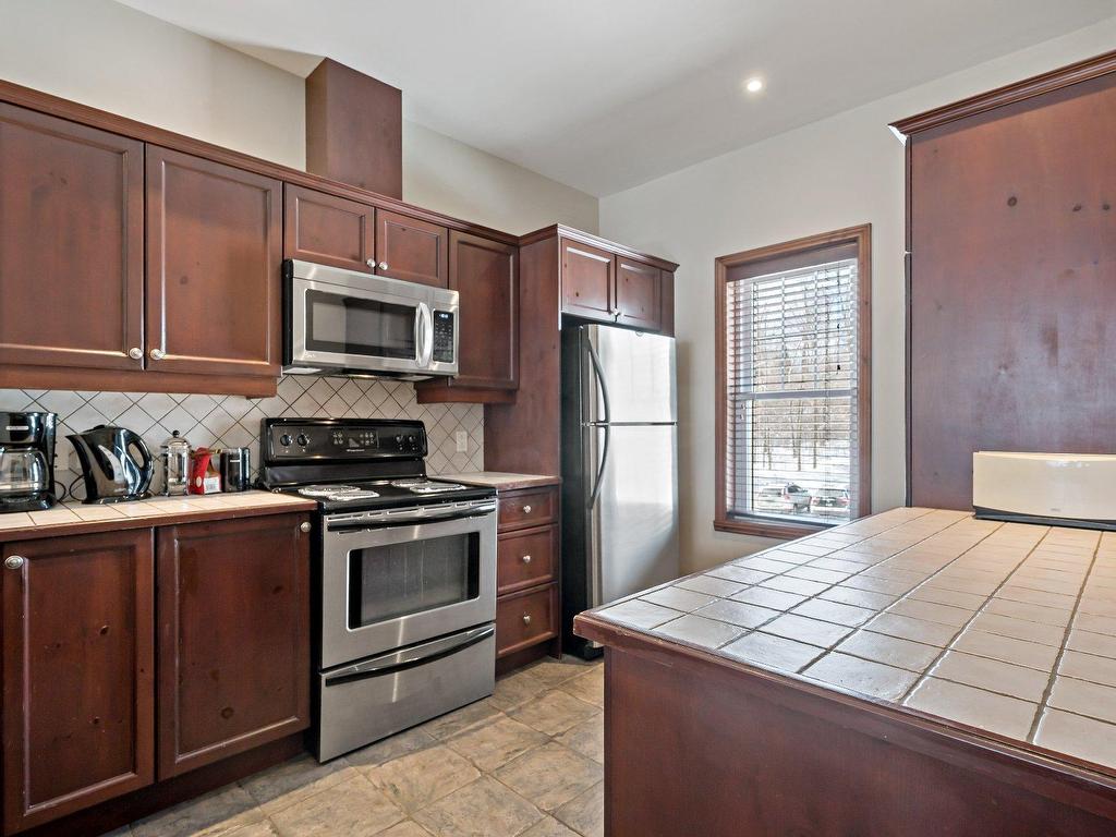 









305


Rue du Mont-Plaisant

, 5,
Mont-Tremblant,




QC
J8E1L2

