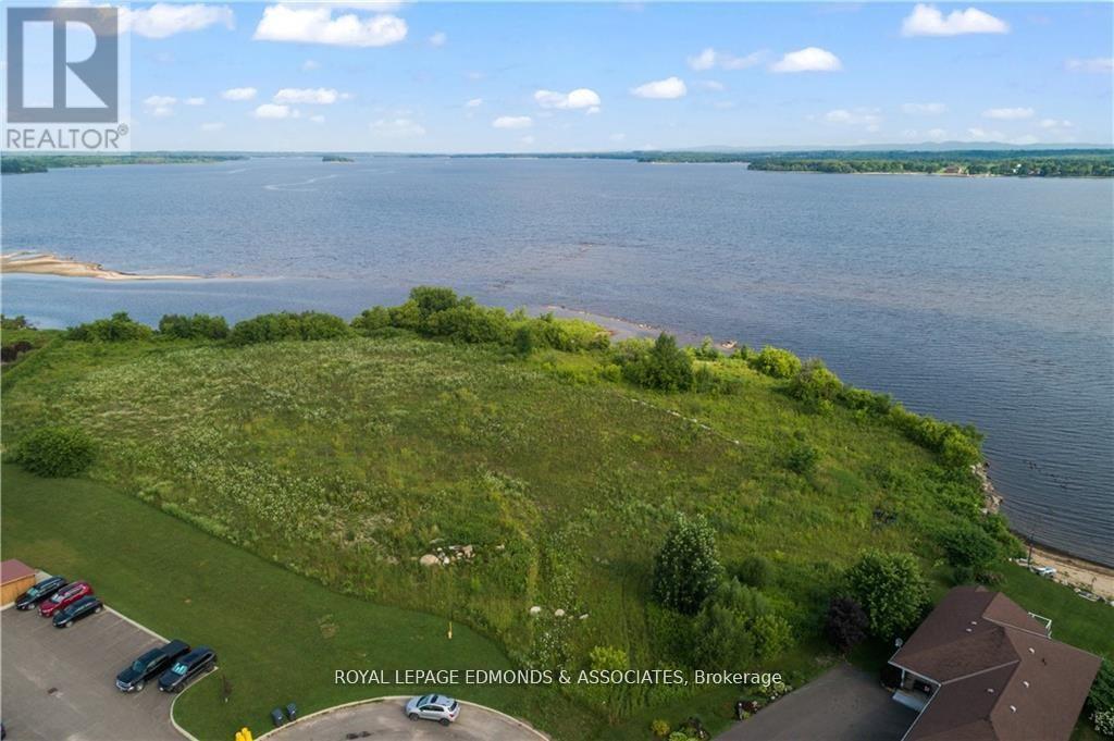 












00 MAPLE AVENUE N

,
Pembroke,







Ontario
K8A1M1

