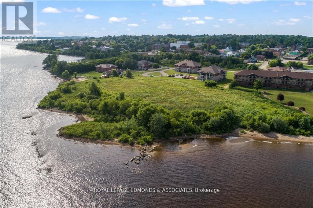 












00 MAPLE AVENUE N

,
Pembroke,







Ontario
K8A1M1

