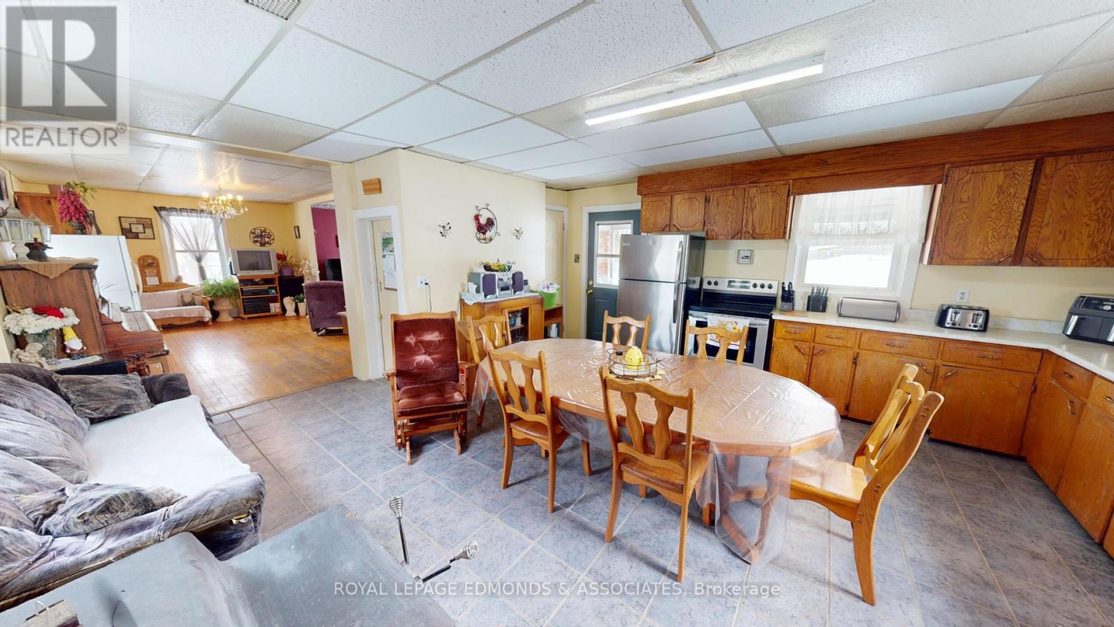 












315 BEACHBURG ROAD

,
Whitewater Region,







Ontario
K0J1K0

