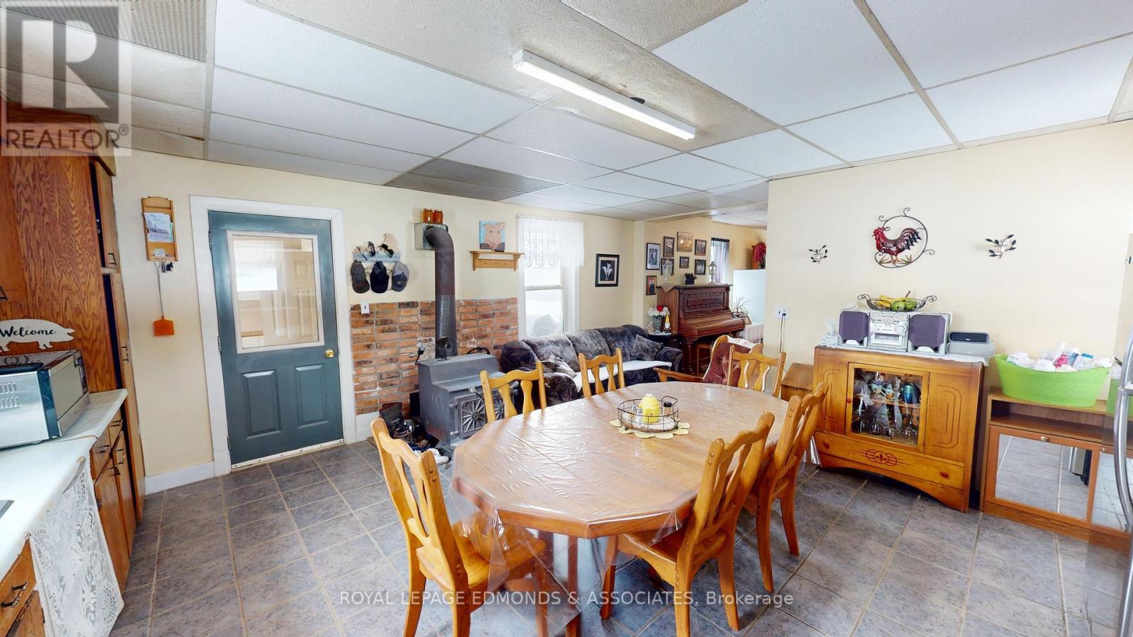 












315 BEACHBURG ROAD

,
Whitewater Region,







Ontario
K0J1K0

