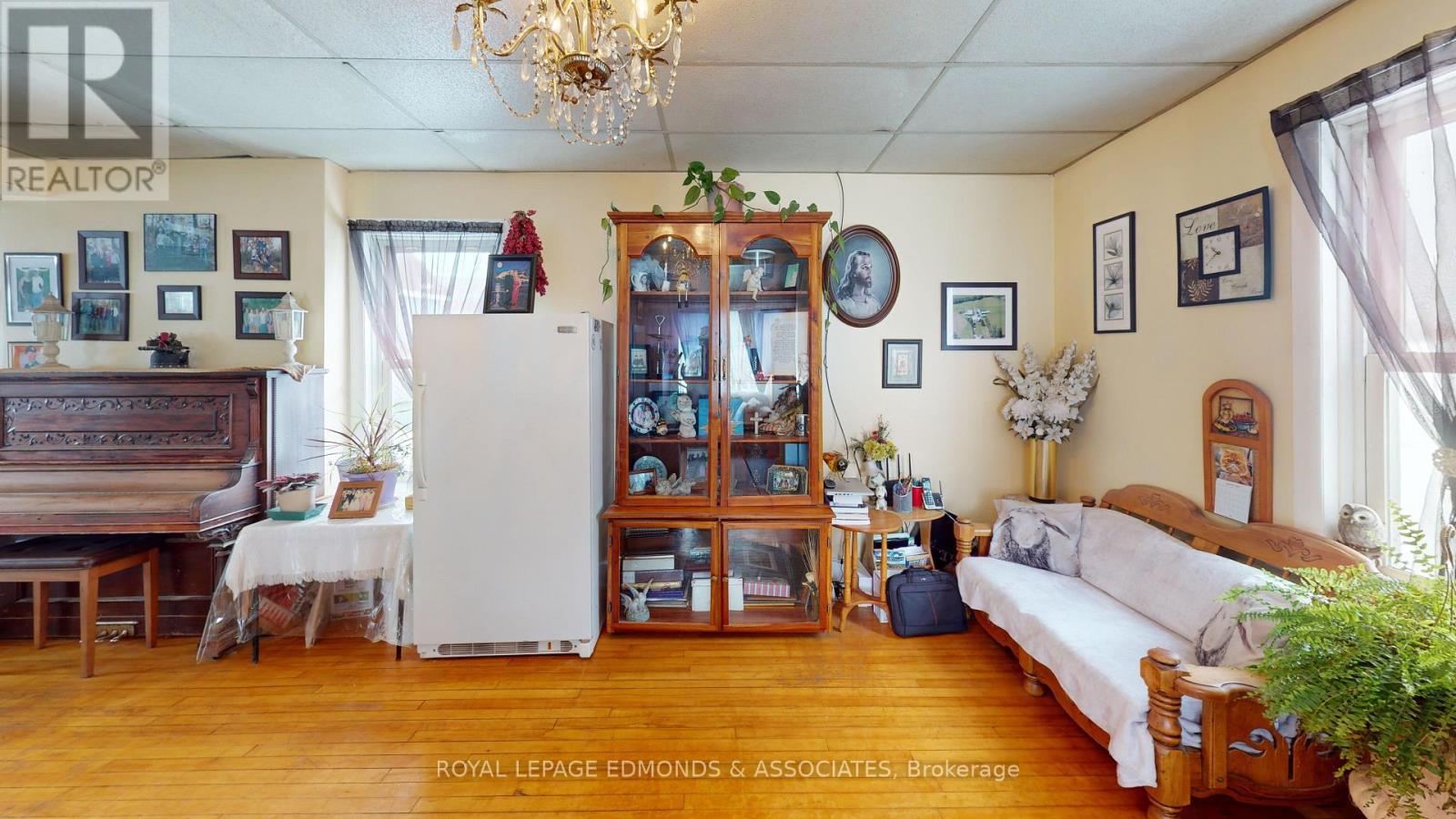 












315 BEACHBURG ROAD

,
Whitewater Region,







Ontario
K0J1K0

