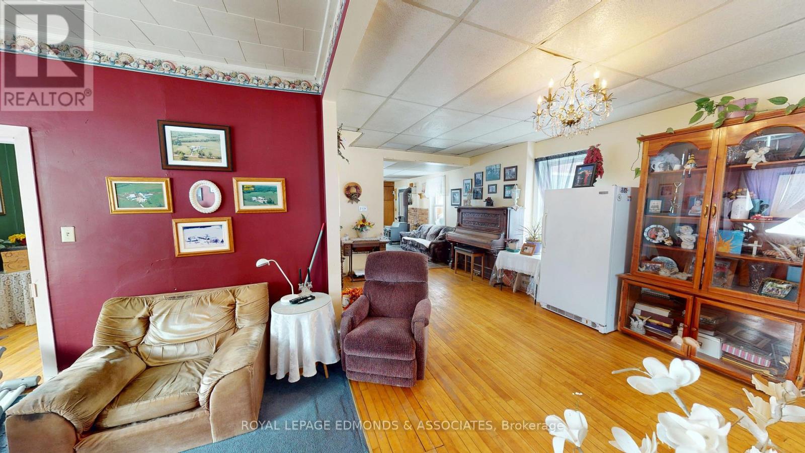












315 BEACHBURG ROAD

,
Whitewater Region,







Ontario
K0J1K0

