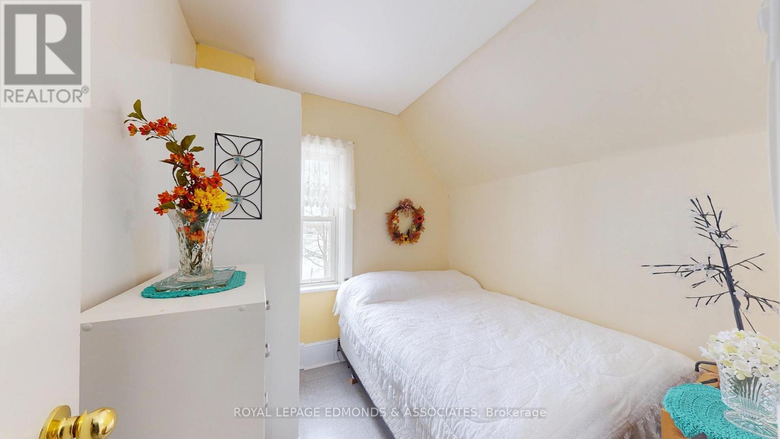 












315 BEACHBURG ROAD

,
Whitewater Region,







Ontario
K0J1K0

