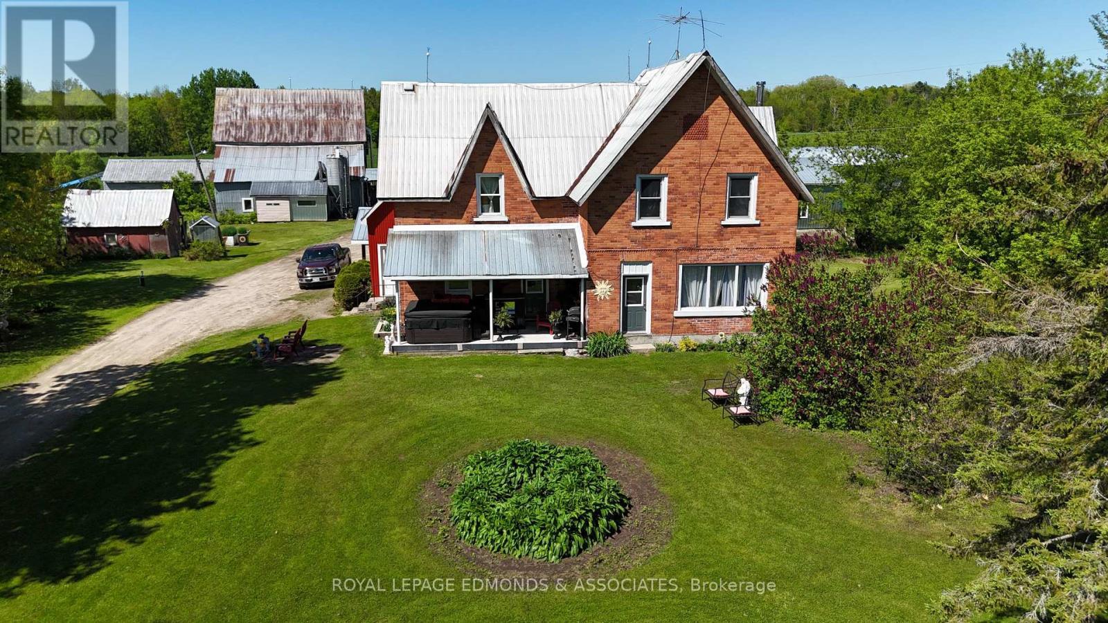 












315 BEACHBURG ROAD

,
Whitewater Region,







Ontario
K0J1K0

